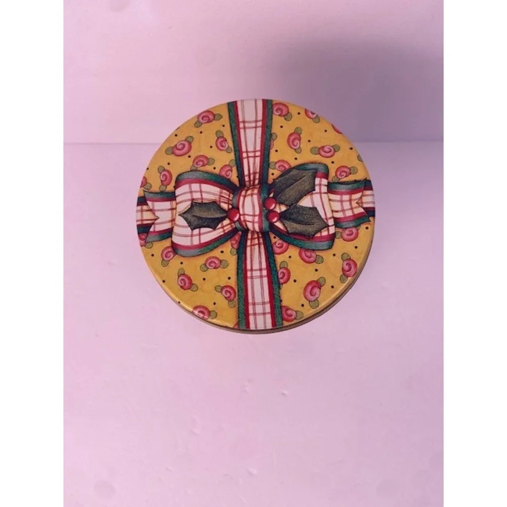 Vintage 1997 Mary Engelbreit Charpente Patchwork Quilt Christmas Cookie Tin 6in